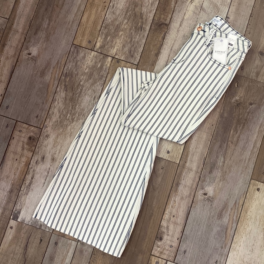 Judy Blue pin striped jeans